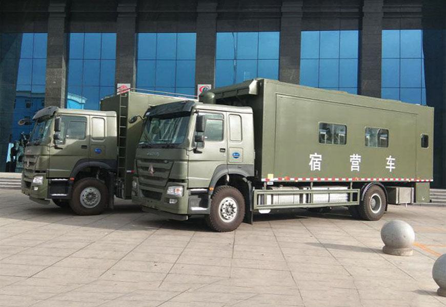 重汽豪沃宿營(yíng)車