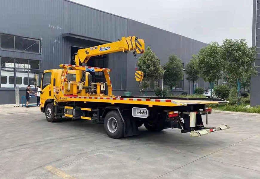 大運(yùn)帶吊一拖二平板清障車(chē)